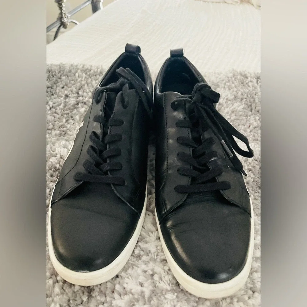 Calvin‎ Klein Womens Black Leather Low Top Logo Sneakers White Contrast Sole - Picture 4 of 7